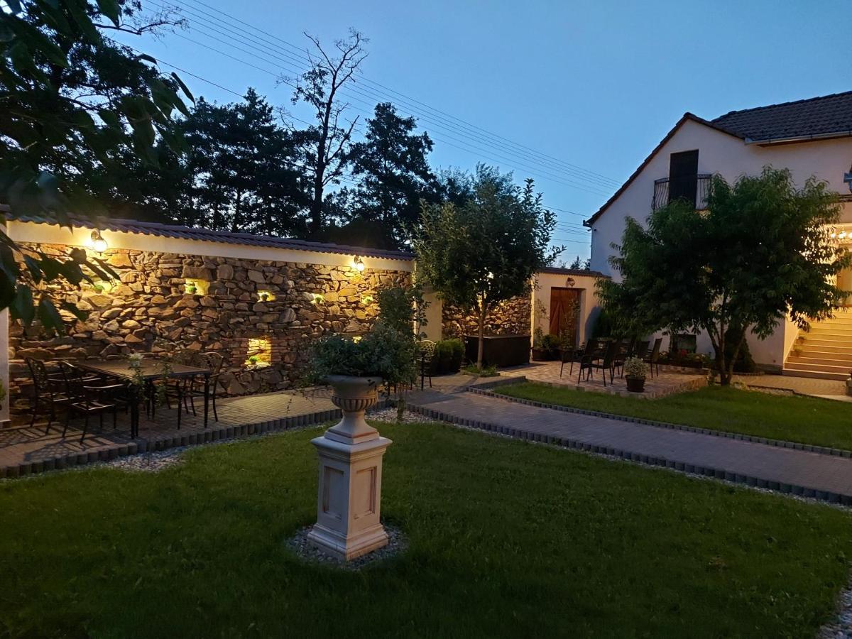 Conacul Poetilor Hotel Gura Raului Bagian luar foto