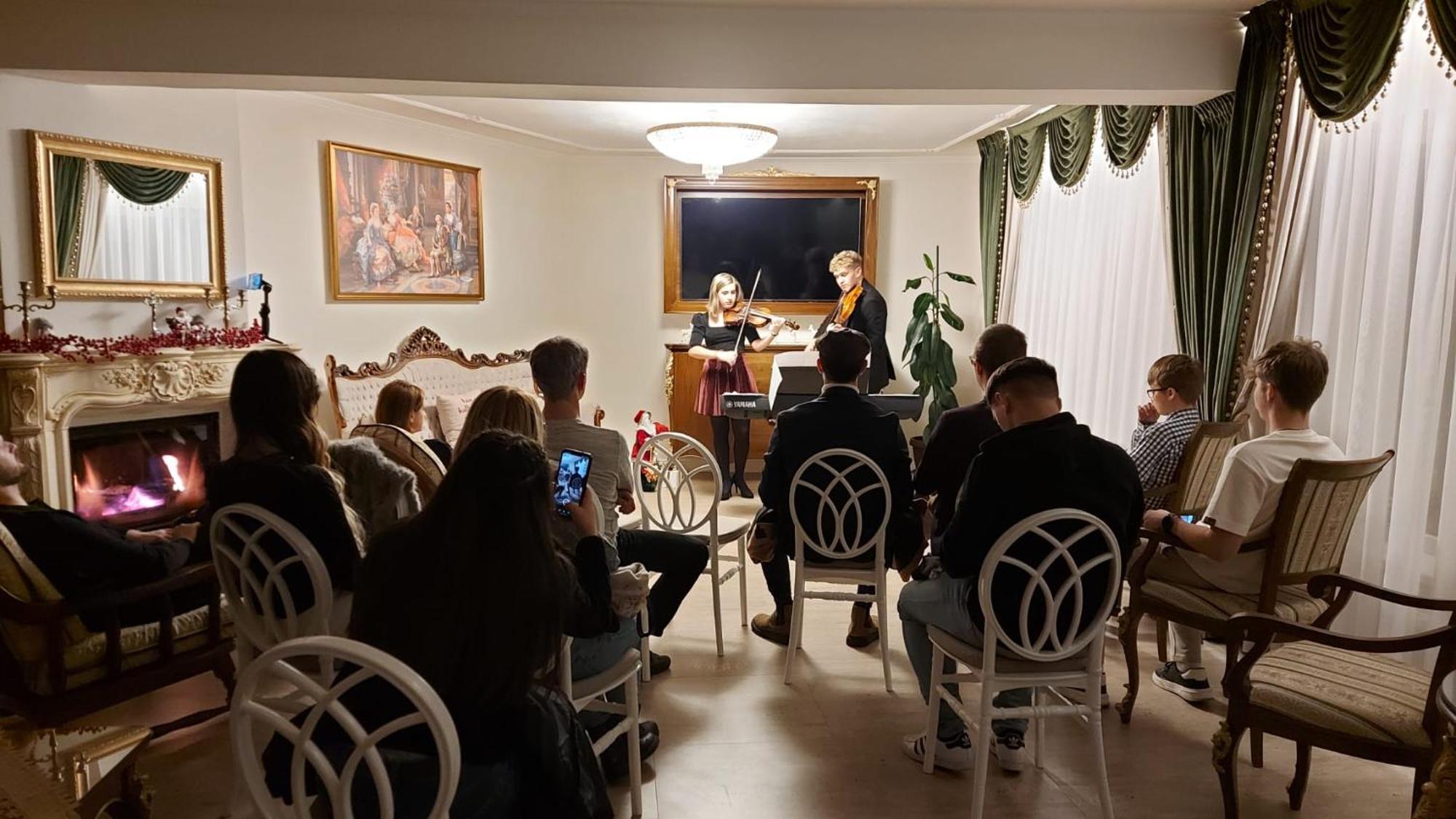 Conacul Poetilor Hotel Gura Raului Bagian luar foto